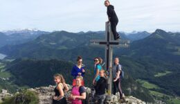 Die Mädchen der 7. und 8. Klasse des Werkschulheims Felbertal bestiegen mit ihrer Turnlehrerin Bianca Brandelmayr den 1328 Meter hohen Schober